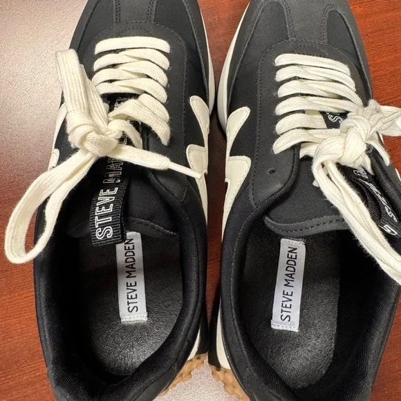 NWOT Steve Madden Black and White Athletic Shoes - Picture 6 of 6